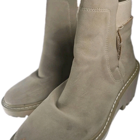 Elegant Beige Ankle Boots - Picture 11 of 14
